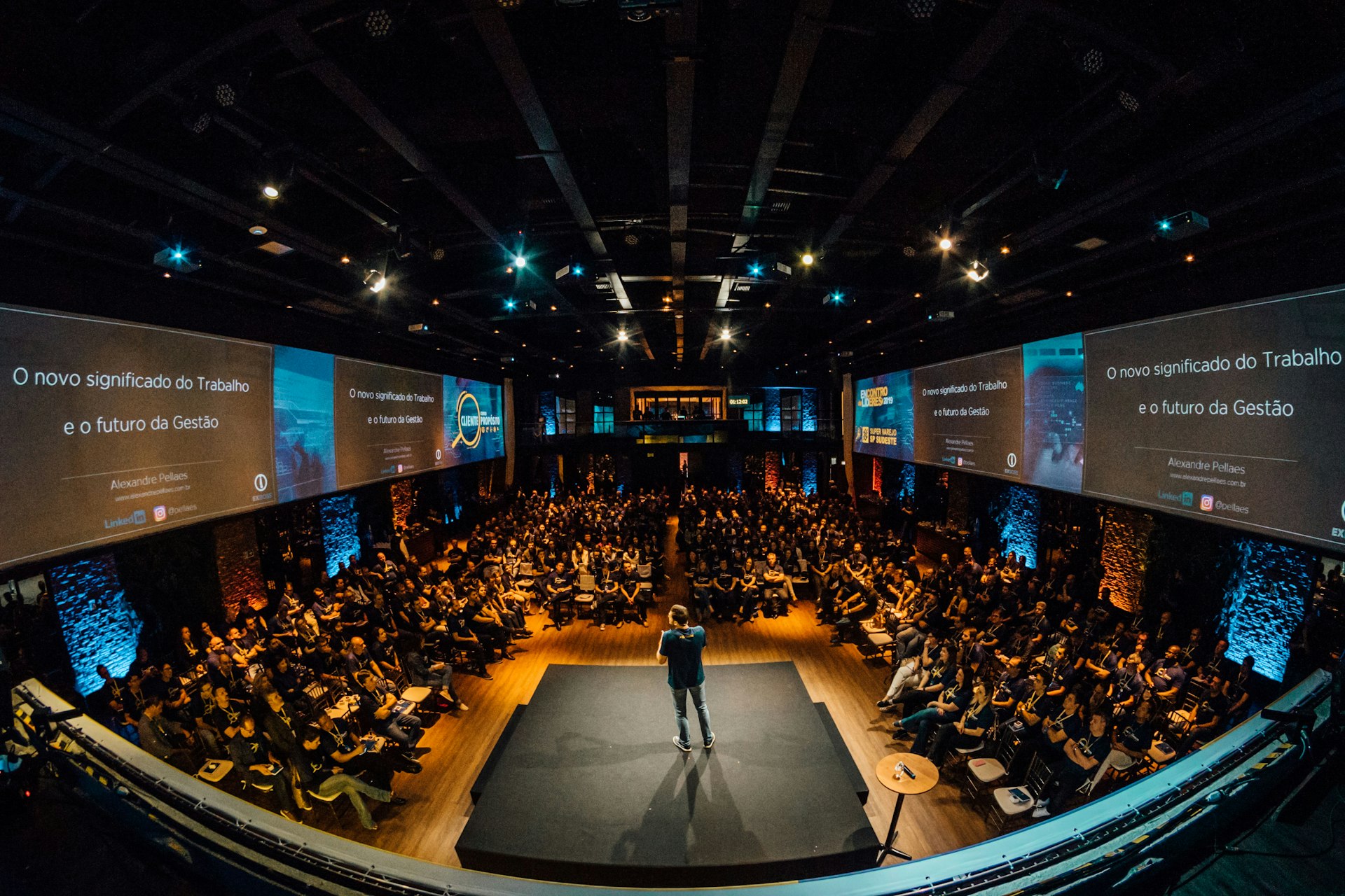 Personnes en conférence